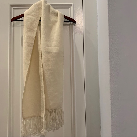 Alpaca wool cream fringed scarf - Picture 5 of 7